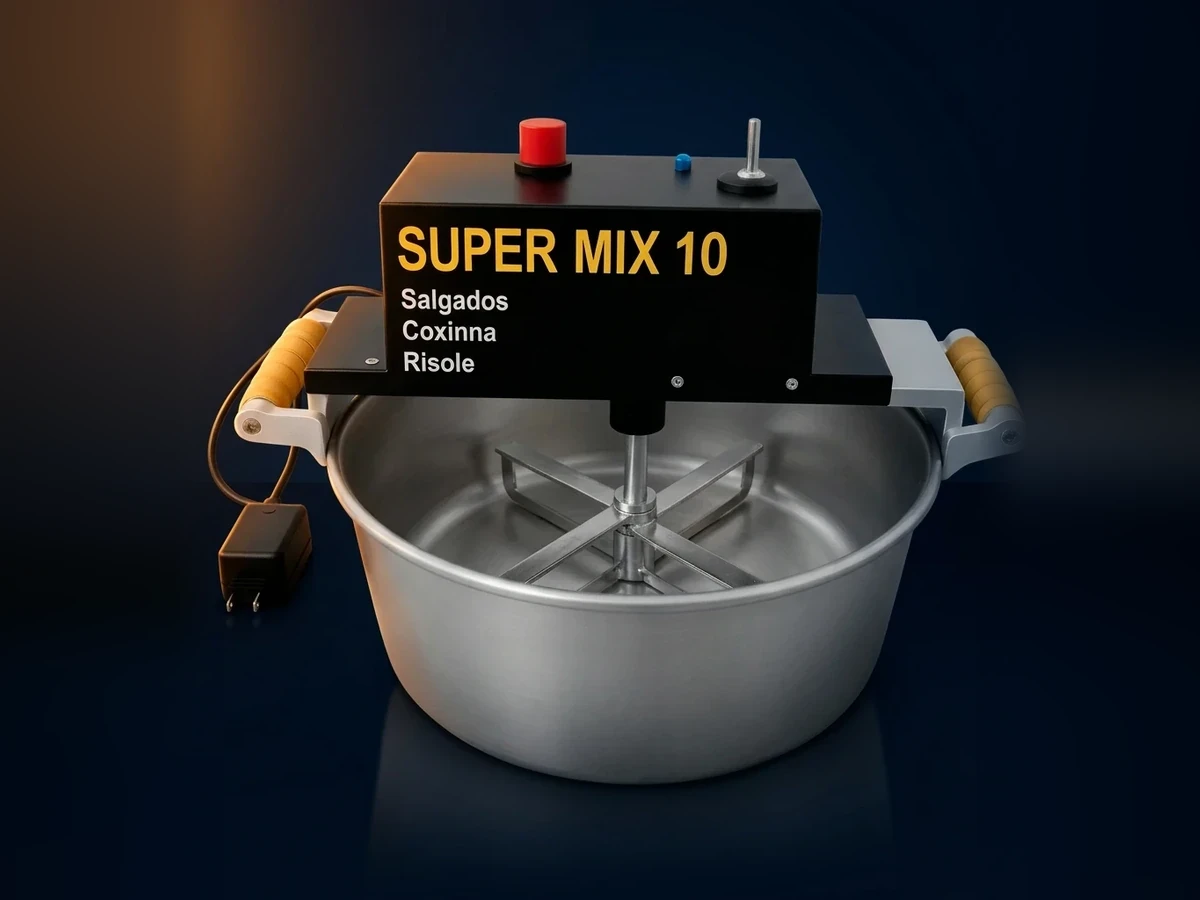 Super Mix 10 misturando massa na bancada de cozinha